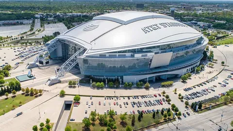 国安新赛季首主场惊艳启幕：光影盛宴升级+荣耀退役仪式震撼呈现。